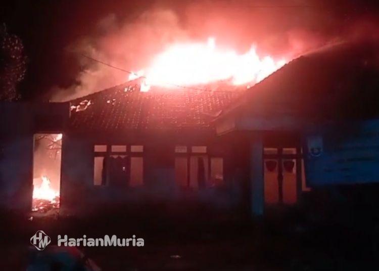 Puskesmas Lama Sluke Rembang Terbakar, Diduga Akibat Korsleting Listrik - Harianmuria Kebakaran melanda gedung UPT Puskesmas Lama Sluke, Kecamatan Sluke, Rembang, terbakar pada Minggu, 27 September 2026 malam. (Vicky Rio/Harianmuria.com)