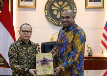 Indonesia-Malaysia Percepat Pembaruan MoU Pekerja Migran, Batas Usia Diusulkan Naik Jadi 45 Tahun - Harianmuria Menteri Pelindungan Pekerja Migran Indonesia (P2MI) Mukhtarudin bertemu dengan Menteri Sumber Manusia Malaysia Dato' Sri Ramanan Ramakrishnan di Kantor Kementerian Pelindungan Pekerja Migran Indonesia (KP2MI), Jakarta, Selasa (6/10/2026). (Dok. KP2MI)