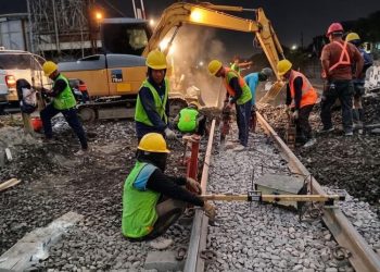 Jalan Purwodadi–Solo Ditutup Malam Hari, Ada Perbaikan Perlintasan Kereta Api di Ngrombo Grobogan