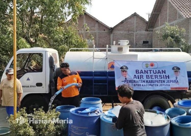 Jepara Berstatus Awas Kekeringan Meteorologis, 11 Desa Dilanda Krisis Air Bersih - Harianmuria BPBD Kabupaten Jepara mendistribusikan bantuan air bersih di wilayah Kecamatan Donorojo pada Jumat, 16 Oktober 2026. (BPBD Jepara/Harianmuria.com)