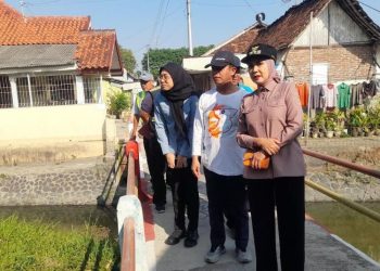 Kawasan Sungai Kendal Padat Bangunan Rumah hingga Warung Bikin Normalisasi Terhambat - Harianmuria Kawasan Sungai Kendal Padat Bangunan Rumah hingga Warung Bikin Normalisasi Terhambat