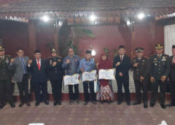 Pemkot Pekalongan Serahkan Tali Asih untuk 16 Anak Pejuang Peristiwa 3 Oktober 1945