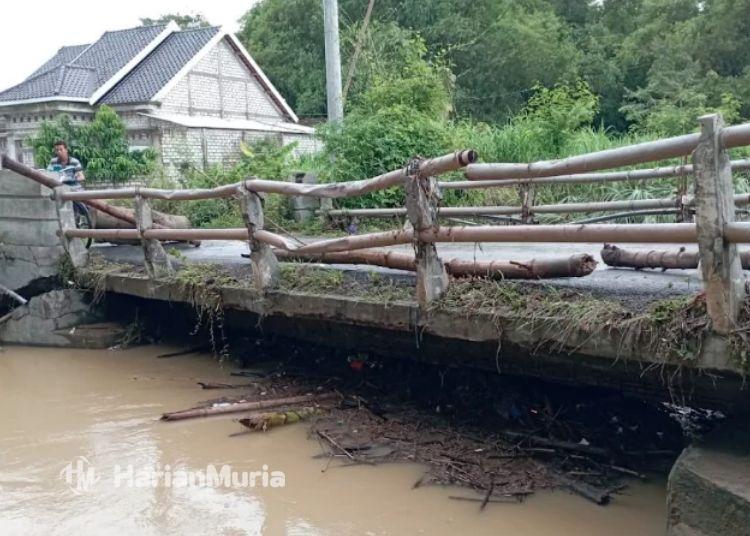 Proyek Perbaikan Jembatan Pengkol Rembang Ditarget Rampung Oktober 2026 - Harianmuria POTRET: Kondisi Jembatan Pengkol di Dusun Semen, Desa Pengkol, Kecamatan Kaliori, Kabupaten Rembang pada tahun 2025. (Vicky Rio/Harianmuria.com)