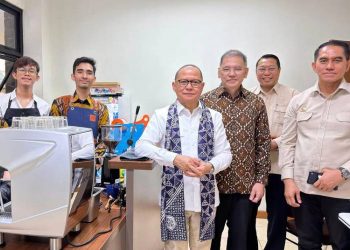 Menteri Pelindungan Pekerja Migran Indonesia (P2MI) Mukhtarudin meresmikan Migrant Center dan meninjau fasilitas pelatihan pekerja migran di Universitas Padjadjaran (Unpad), Bandung, Jawa Barat, Jumat (9/10/2026). (Dok. KP2MI)