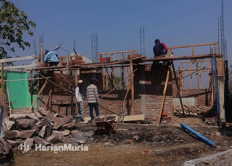 Dindik Blora Akan Cek Dugaan Pelanggaran Proyek Revitalisasi TK PGRI 2 Mulyorejo - Harianmuria Pengerjaan proyek revitalisasi TK PGRI 2 Mulyorejo, Desa Sumber, Kecamatan Blora Kota, Kabupaten Blora. (Hanafi/Harianmuria.com)