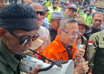 Bupati Pati nonaktif Sudewo menyampaikan pesan kepada para simpatisannya usai sidang replik di Pengadilan Tipikor Semarang, Rabu (7/10/2026).