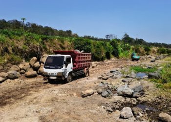 Tak Sesuai Tata Ruang, Penambangan Batu di Sungai Jlegong Jepara Dihentikan