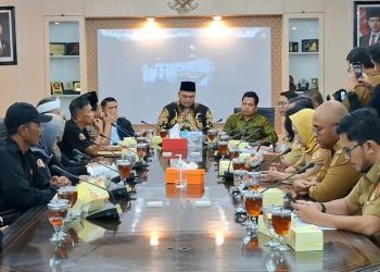 Warga Menanti Sejak 1997, DPRD Jateng Kawal Pemekaran Brebes Selatan - Harianmuria DPRD Jateng menerima audiensi Aliansi Perjuangan Pemekaran Kabupaten Brebes (APPKB) di Ruang Rapat Pimpinan Lantai I Gedung Berlian, Kota Semarang, Senin (12/10/2026). (Rizky Syahrul/Harianmuria.com)